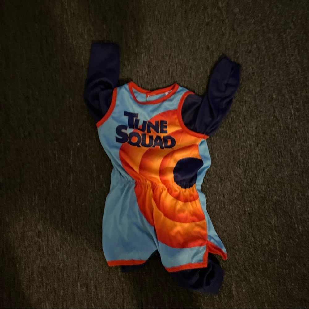 Tolder space jams COUSTUME